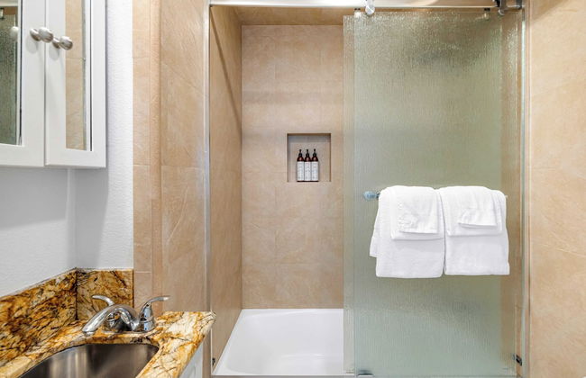 Sandy by Avantstay Oceanview, Steps to Beach Patio w/ Fire Pit + Dining Area - Foto 18