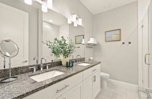 Canopy Couplet - 2 Upscale Condos by Main St - Foto 21