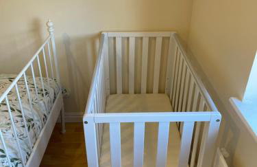 Large, 3 Floors, Quiet, Sleeps 16, 4 Bathrooms, 5 Parking, Semi rural Leicester - Foto 13