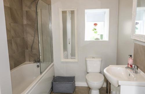 Pat White's Cottage - Photo 18