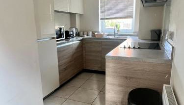 Spacious 2-bedroom house with free parking - Foto 3