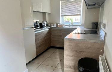 Spacious 2-bedroom house with free parking - Foto 3