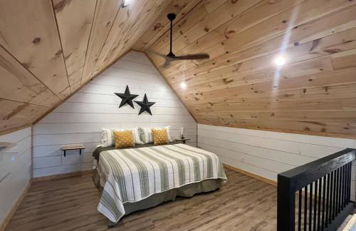 New, modern cabin with private lake and hiking - Foto 6