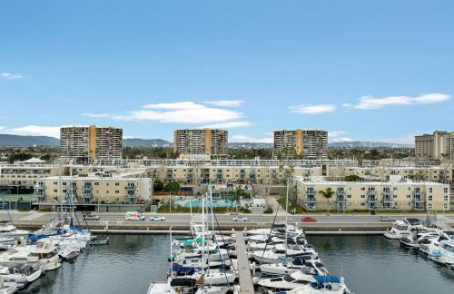 Serenity Over the Sails - A 2-Bedroom Escape w Stunning Marina Views - Foto 18