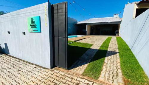 Macadamia Casa de temporada com 1 quarto climatizado com 1 cama casal e 1 beliche e amplo espaço climatizado ideal para acomodar colchões extras e receber mais pessoas com conforto - Foto 2