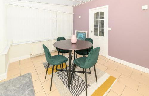 Stylish 3 Bed House Near Hospital, Racecourse, Free Parking - Foto 10