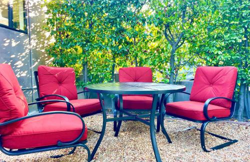 2 BR 2 BA - Eco House and Garden Vacation Retreat and Remote Workspace for Families, Couples and Solo Travelers in Coveted Culver - Foto 3