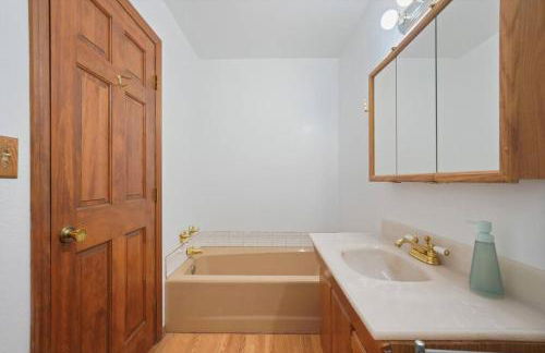 Mountain Home w/ a River in Back - Close to Skiing - Foto 11