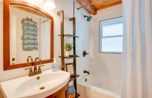 Cozy Tuftonboro Home with Deck - Walk to Beaches! - Foto 12