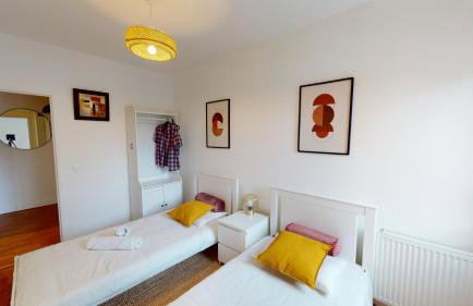 Live Like a Local Stylish 2BR with Balcony & Parking - Foto 16
