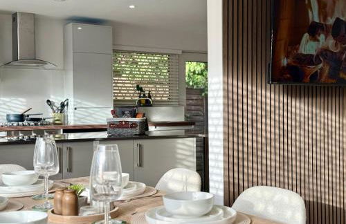 Winter Getaway - Luxury Bungalow w Games Room - Photo 21