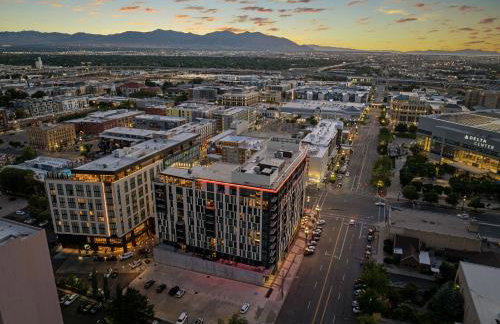 Downtown views! Amazing pool gym hottub Luxury apt - Foto 46