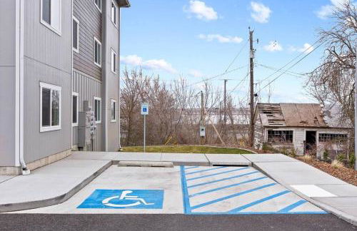 Full ADA Unit - 2 Bed 2 Bath Unit Near Downtown - Foto 32