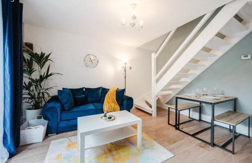 Modern 2 Bedroom House with Parking - Photo 6