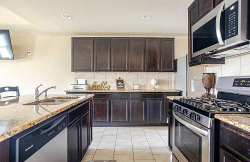 5 Bedroom Luxurious Retreat in Schertz, San Antonio - Foto 14