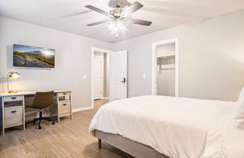 5BR Home Hot tub, fenced backyard #CO - Foto 38