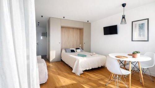 22nd Floor Skyline Studio Panoramic Sea&City Views - Foto 5, towels, wardrobe