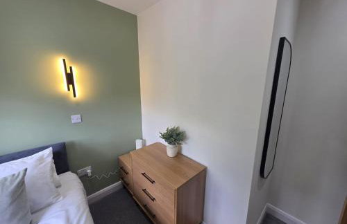 House - Sleeps 4 - Parking - Garden - City Centre - Foto 17