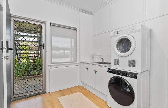 Townsville Suites - Photo 15