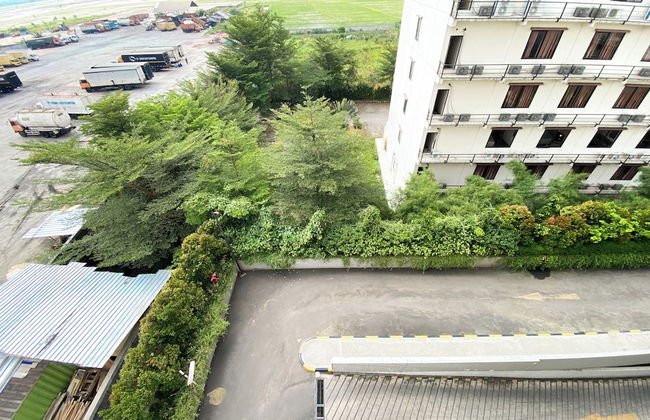 Cozy Stay Studio At Tamansari Mahogany Karawang Apartment - Foto 26