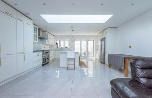 Spacious 4BR Home Garden & Office Space - Foto 7