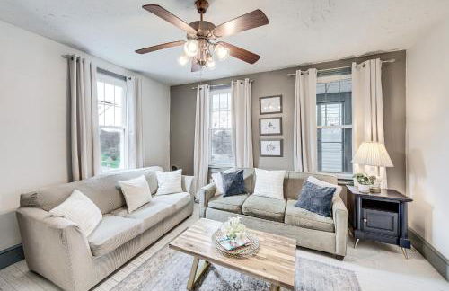 Pet and Family Friendly! Home with Fenced Yard and Deck - Foto 1