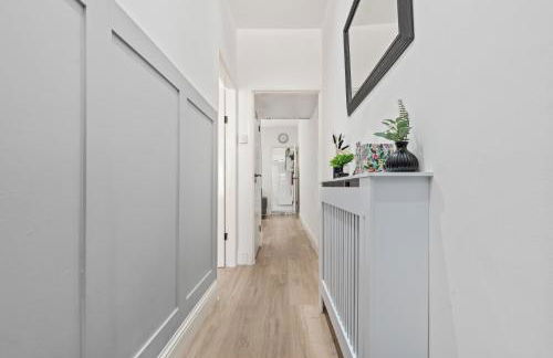 Free Parking ,Modern 4 bedrooms 10min from Birmingham city centre ideal for contractors ,Groups and Families - Photo 14