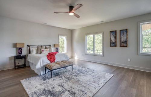 6BR Lakefront Private Dock & Bonfire Sleeps 12 - Foto 21