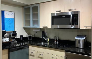 Luxury Waterfront Condo Hilton Hotel Amenities Beach Pool Jacuzzi Jetskis Gym - Foto 41