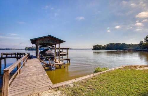 The Whacky Shack Family Cabin with Fire Pit! - Photo 1
