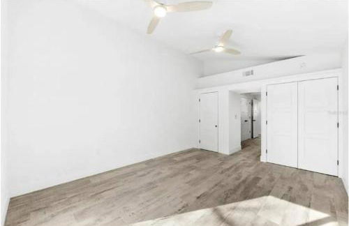 Blue Lagoon Hideaway 3BR Coastal Chic Retreat - Photo 42