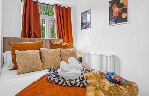 Clover House Stunning Cosy Cottage 3BR By AltoLuxo Short Lets & Serviced Accommodation With Free WiFi & Parking - Foto 2