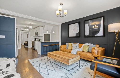 Charming 4BR with Private Patio and Historic Row Downtown - Foto 1