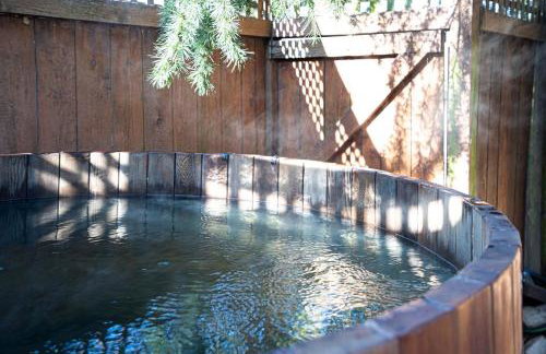 Urban Oasis with Cedar Hot Tub - Foto 5