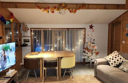 Very comfortable, fully equiped two bed appartement in private chalet entire floor Near La Clusaz, Grand Bornand, Annecy and lake and private terrace Bbq - Foto 13