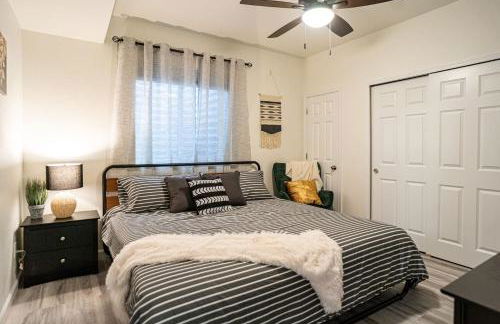 Stylish Luxury Suite: Hot Tub, Mini Golf, MT-Views - Apartment - Foto 24