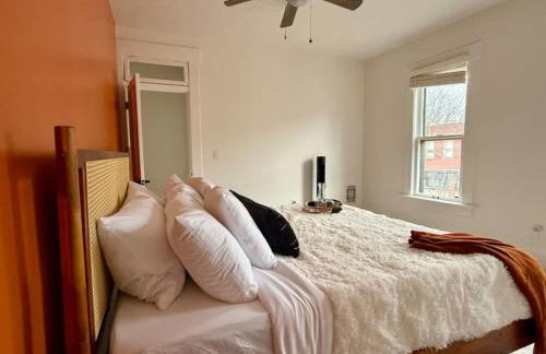 Jungle House Columbus Sleep 12 Downtown Ohio Free Parking - Near Convention Center & Nationwide Arena - 4BR Short North Luxury Home - Over 5,800 Five Star Stays - Foto 15