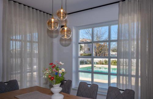 Villa Fiora, a beautiful and modern villa with a pool - Foto 7