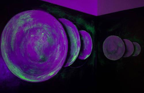 Artful Retreat - King Bed, Work Desk, WIFI, Unique Murals, Perfect for Business Travelers, Downtown & Near Universal Studios - Foto 3