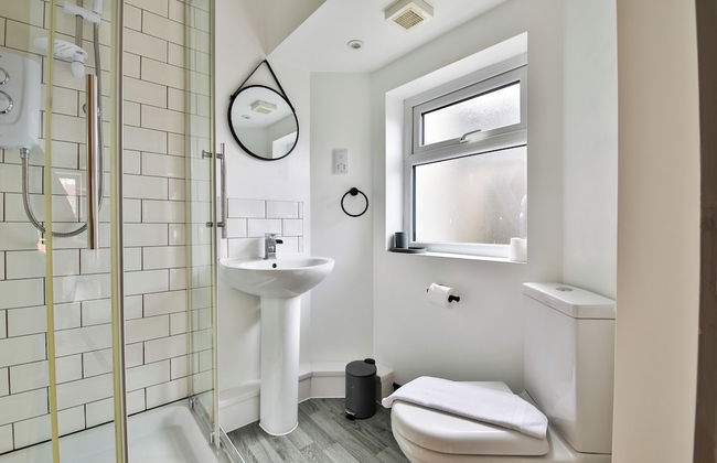 Stunning Studio In Converted Building - Photo 20