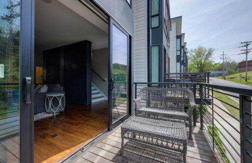 Modern Townhome, Large Game Room, 10min to Downtown! Sleeps 10! - Foto 16