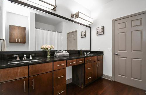 Skyline King Beds Retreat 2BR 2BA Near NRG Medical Center Galleria Mall - Foto 19