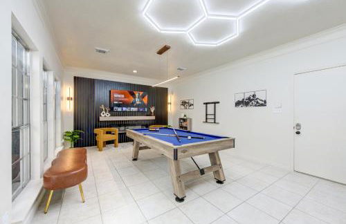 Amazing Getaway Home - 4 Bedrooms 2,5 Baths - West Houston, Katy, Richmond - Huge Pool, Mini-Golf, PingPong, Billards, BBQ, Katy Asian Town, Typhoon Waterpark, King Bed - Foto 29