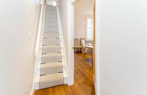 Stamford Park Road by YourStays, A wonderful family townhouse in a superb location! - Foto 12