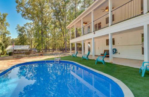 Hemphill Vacation Rental with Pool, Walk to Lake! - Foto 1