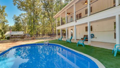 Hemphill Vacation Rental with Pool, Walk to Lake! - Photo 1