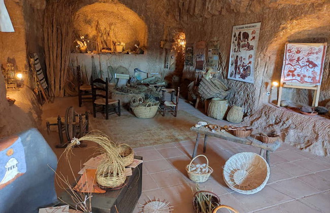 Visita guiada por las cuevas de Almagruz - Foto 6