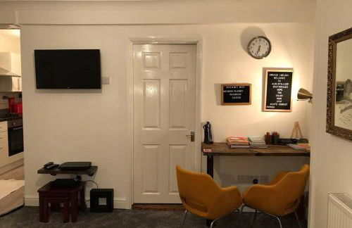 Tranquil Welsh Mountain Gem, Abertillery, Wales - Foto 33