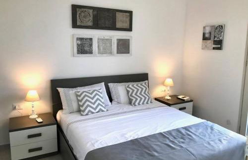 Villa a due piani con giardino e piscina - Foto 7