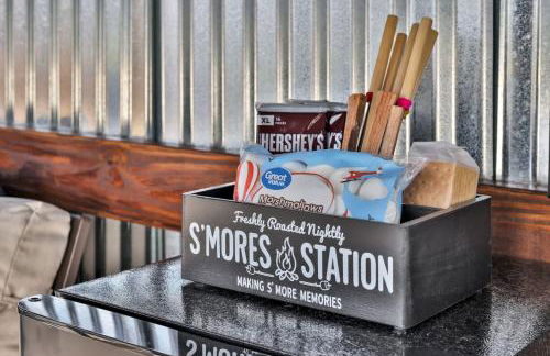 Secluded Luxury Wagon with Pond, King Bed, Full Bath, Patio - Foto 9